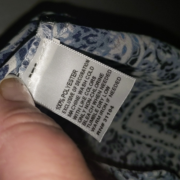 Ladies Red Camel Sheer Floral Top White & Blue w/Crocheted shoulder acce… - Picture 7 of 7